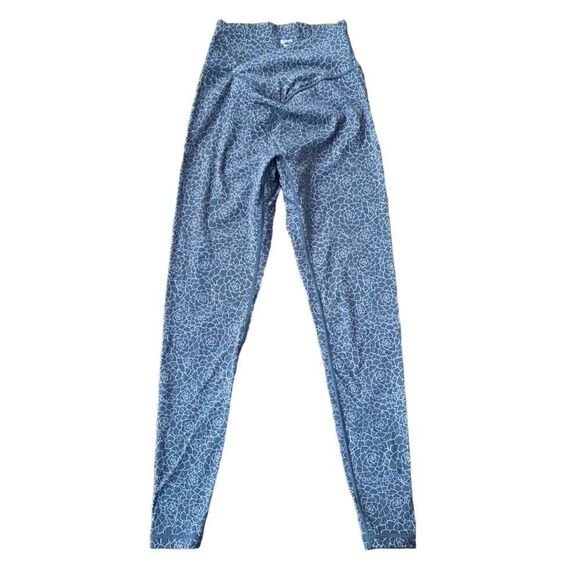 BuffBunny Crisscross Front Leggings Grey Roses Small - Picture 1 of 5